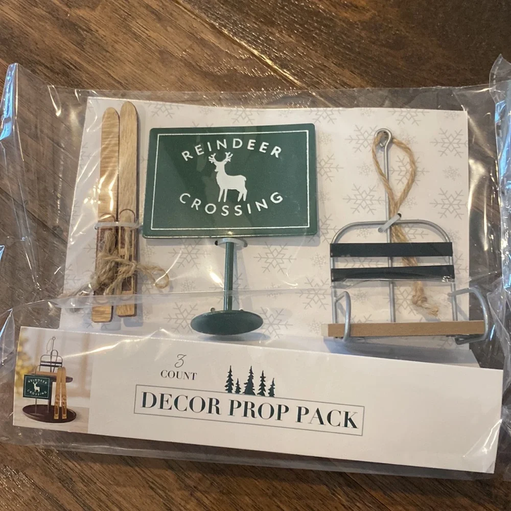 Target bullseye’s holiday Decor Prop pack, reindeer/hot cocoa NEW.
